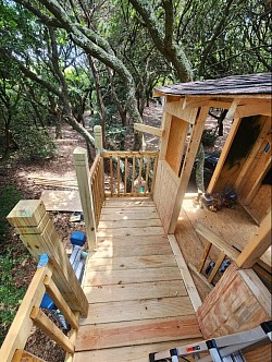 Treehouse deck